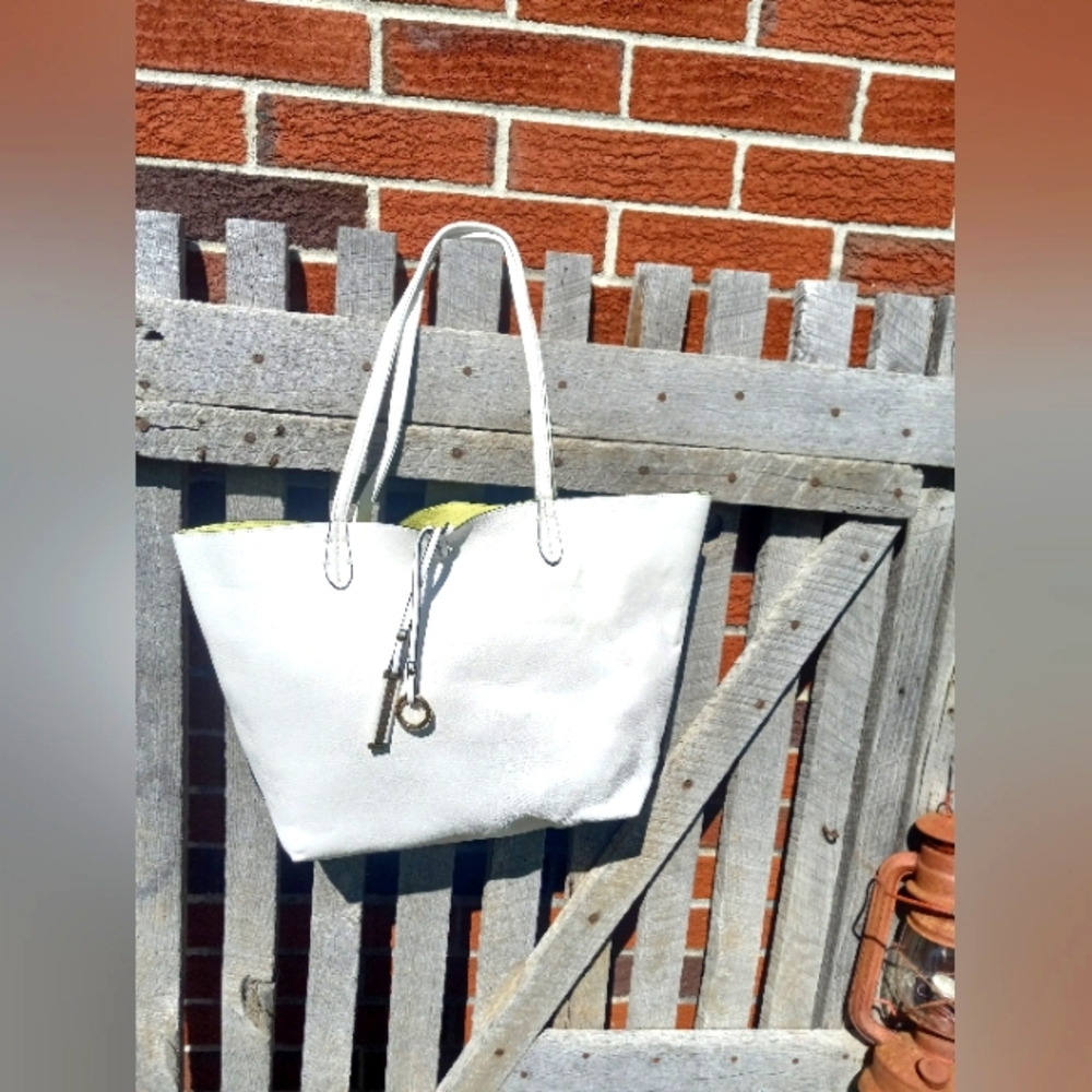 🏷3/$15 Purse plus a Bonus Purse - Picture 1 of 2